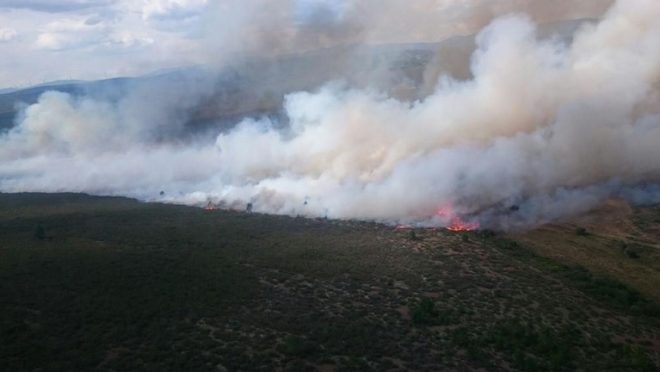 Imagen del incendio de Villagatón (@brifTabuyo)