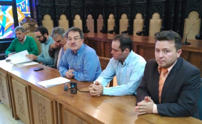 Representantes del Ayuntamiento, Asemac y la Cámara de Comercio de Astorga (S. G.)