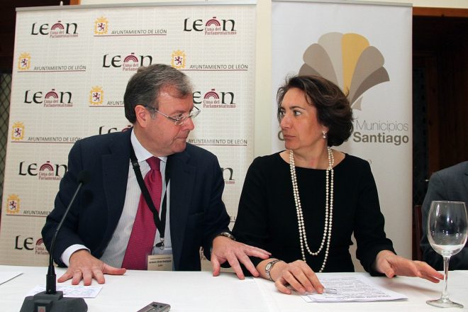 El alcalde de León , Antonio Silván y la consejera de Cultura y Turismo de la Junta, Josefa García Cirac (Peio García)