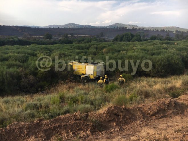 Un camión autobomb sufrió un accidente cuando viajaba al lugar del incendio.