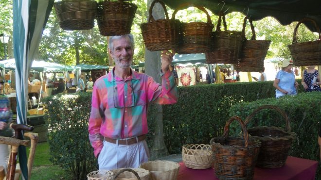 EEl actor Mario Pardo no quiso perderse esta cita con la artesania (S. G.)