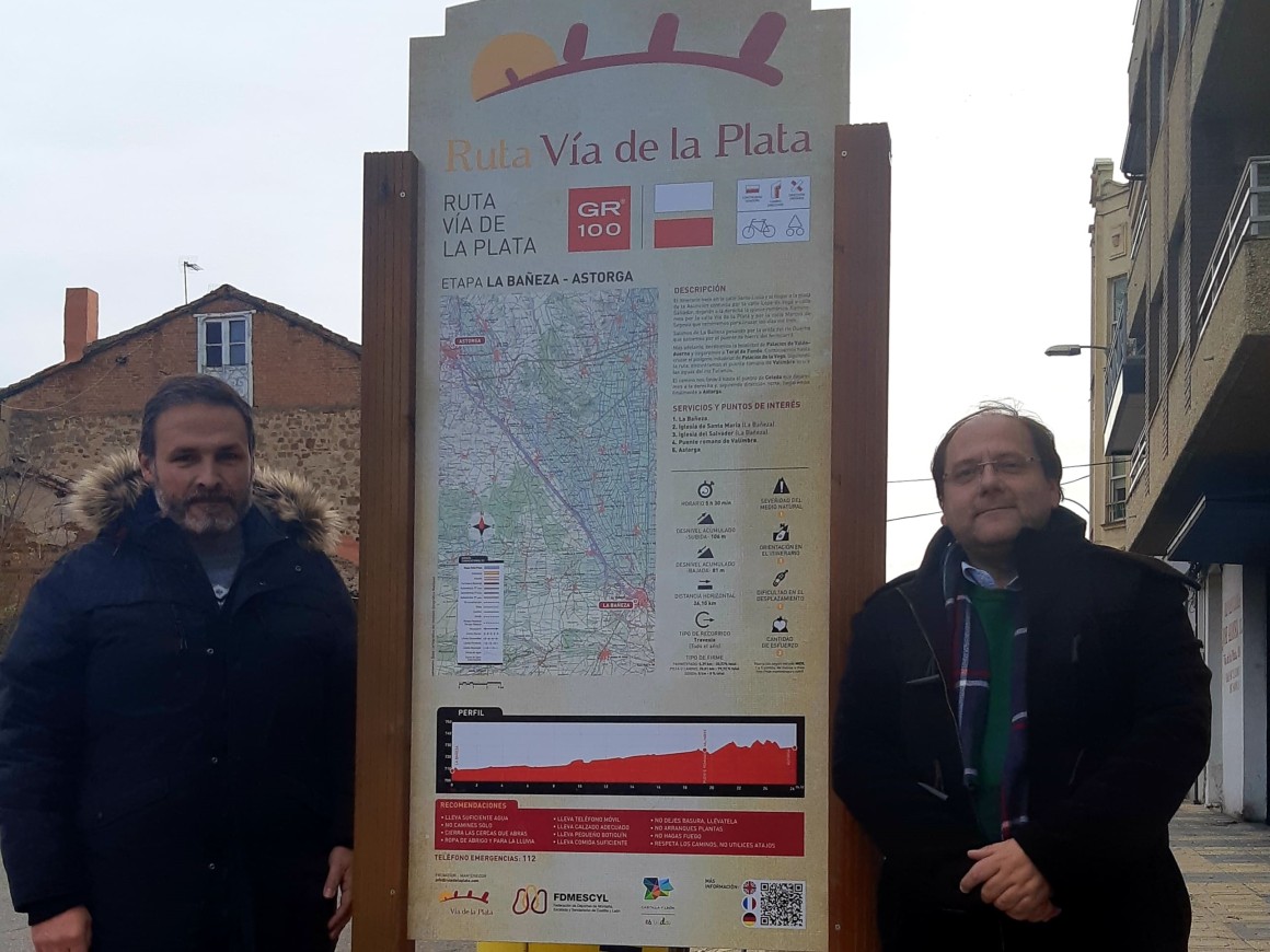 Panel informativo de la Ruta Vía de la Plata en La Bañeza