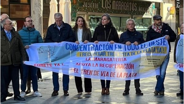 Representantes del PP en la concentración por el ferrocarril Ruta de la Plata