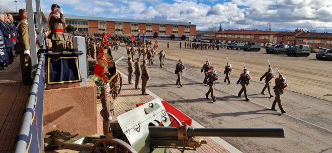 Acto militar en la Base "Conde de Gazola" en honor a Santa Bárbara, patrona de Artillería