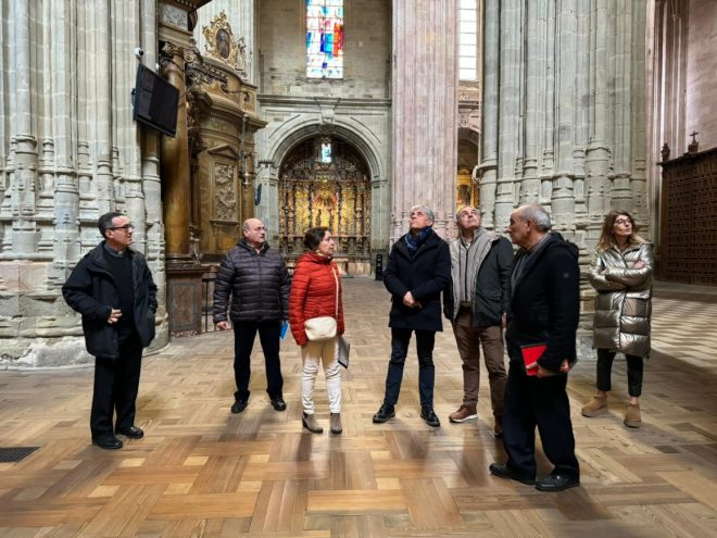 Visita del delegado de la Junta a las obras de mejora de la catedral