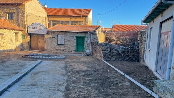 Obras en la calle La Calleja de Santa Catalina de Somoza