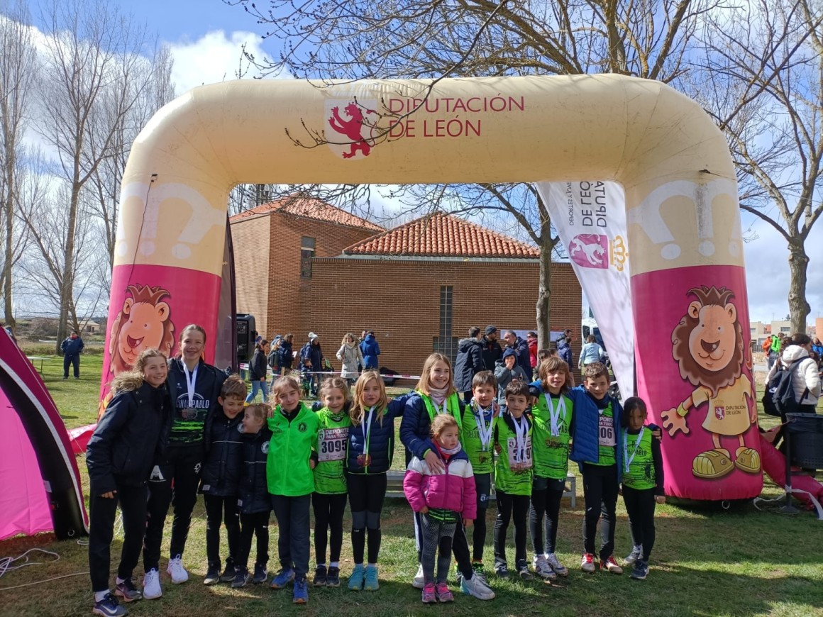 Atletas de la Escuela Municipal de Astorga en el Provincial de campo a través