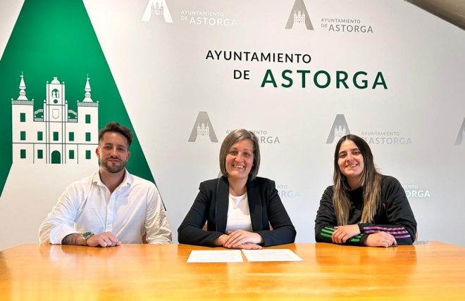 Firma del convenio entre el Ayuntamiento de Astorga y la Asociación de Astures y Romanos.