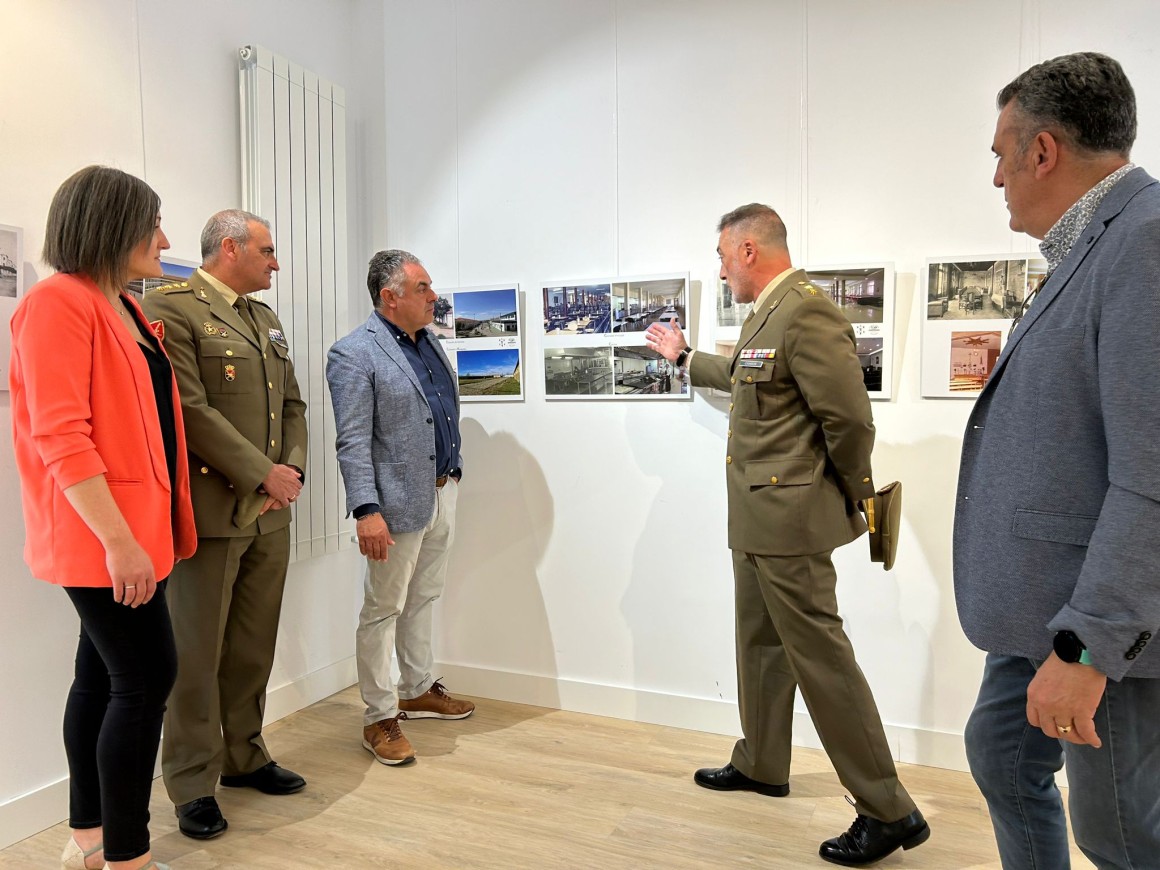 Inauguración de la exposición sobre los 100 años del Acuartelamiento Santocildes.