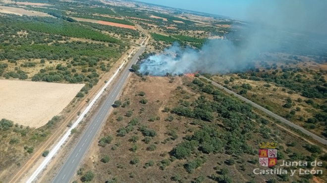 Incendio forestal en Castrillo de los Polvazares