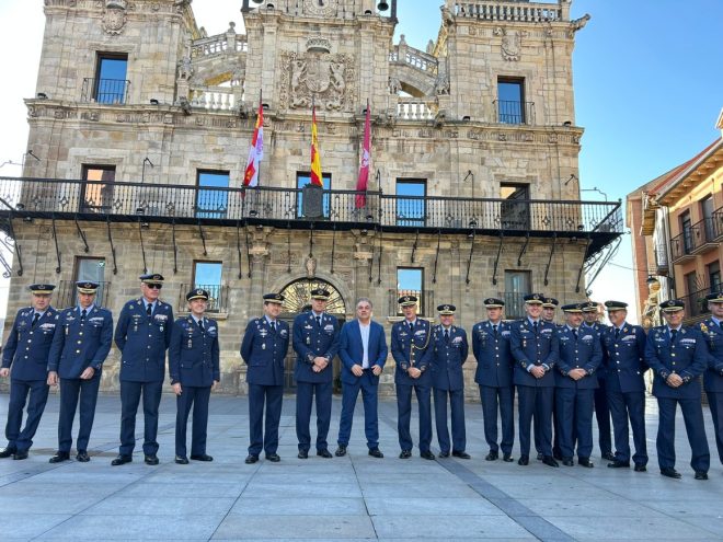 Visita del Consejo Superior del Ejército del Aire y el Espacio al Ayuntamiento de Astorga